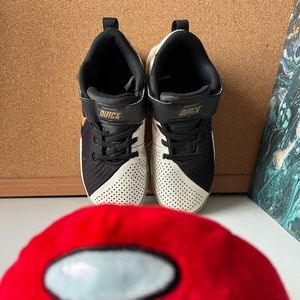 Nike kids Team Hustle Quick Basketball Shoes